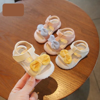 Бебешки затворени сандали от еко кожа с велкро лепенки и панделка 