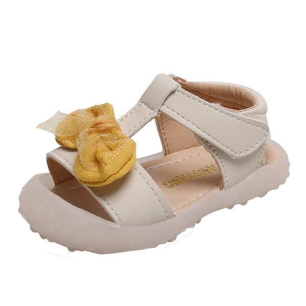 Beebi kinnised kunstnahast takjapaela ja paelaga sandaalid