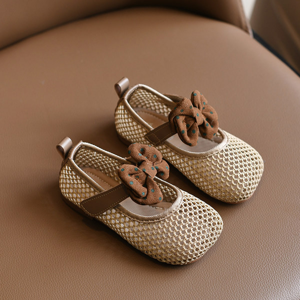 Tüdrukutele sobivad paeltega beebikingad