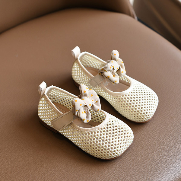 Tüdrukutele sobivad paeltega beebikingad