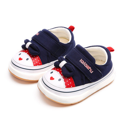 Aplikatsiooniga lõuendist beebitossud tüdrukutele