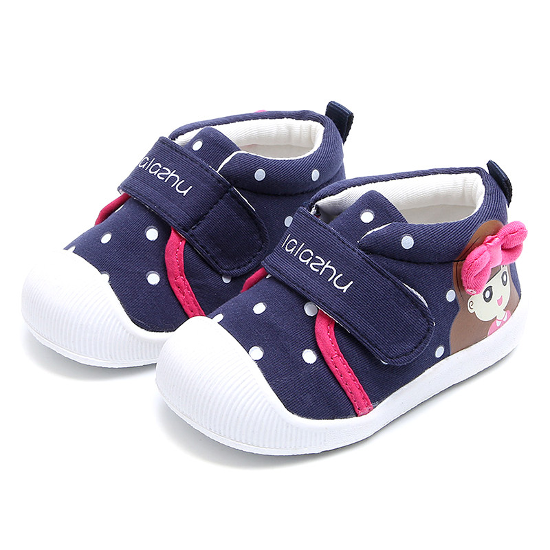 Aplikatsiooniga lõuendist beebitossud tüdrukutele