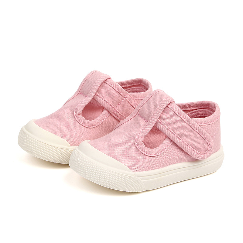 Kleebisega tekstiilist beebitossud