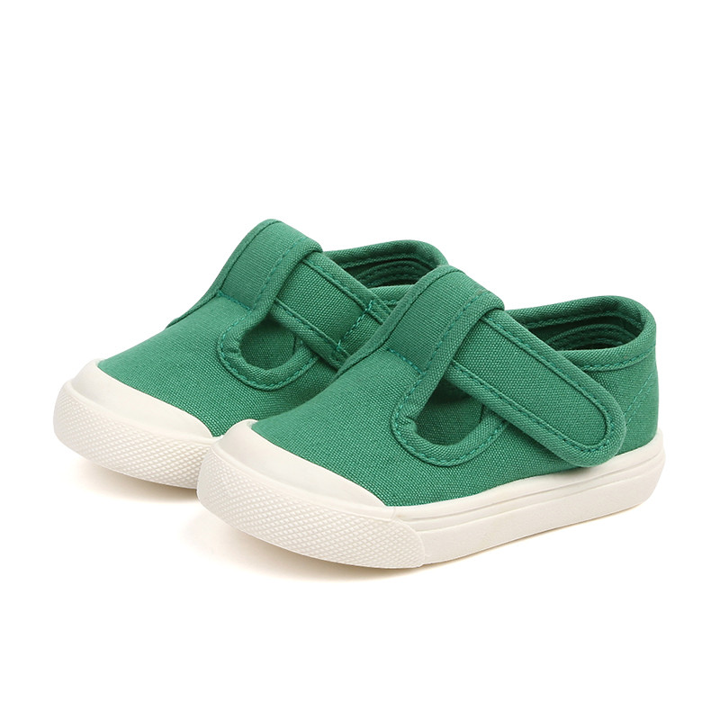 Kleebisega tekstiilist beebitossud