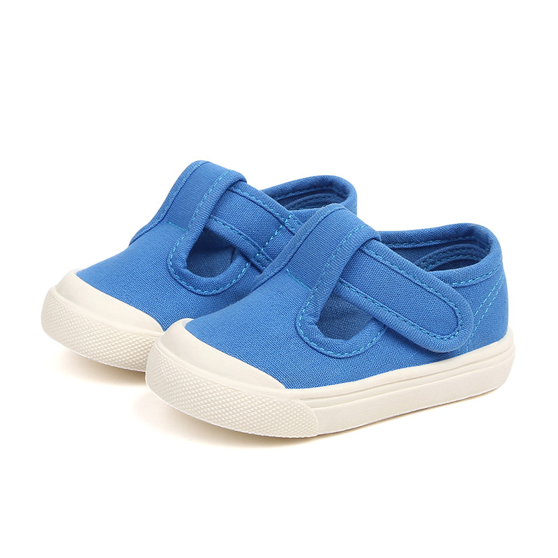 Kleebisega tekstiilist beebitossud