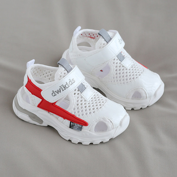 Aukude ja takjakinnitusega unisex mudelis võrgust tossud beebidele