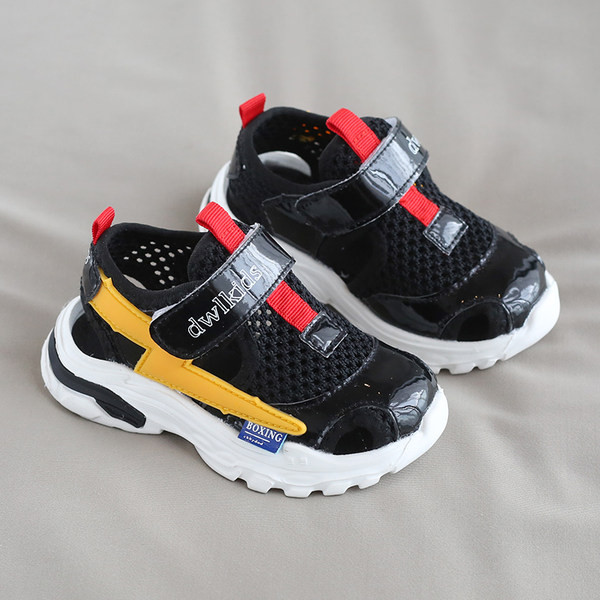 Aukude ja takjakinnitusega unisex mudelis võrgust tossud beebidele