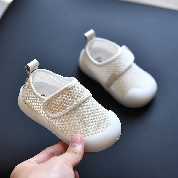 Võrgusilma ja kleebistega beebikingad