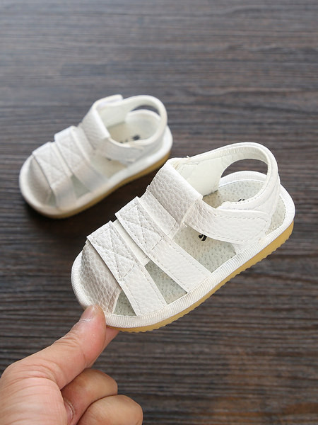 Tavalised takjakinnitusega beebisandaalid tüdrukutele ja poistele