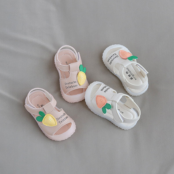 Uus 3D-rakendusega beebisandaalide mudel tüdrukutele