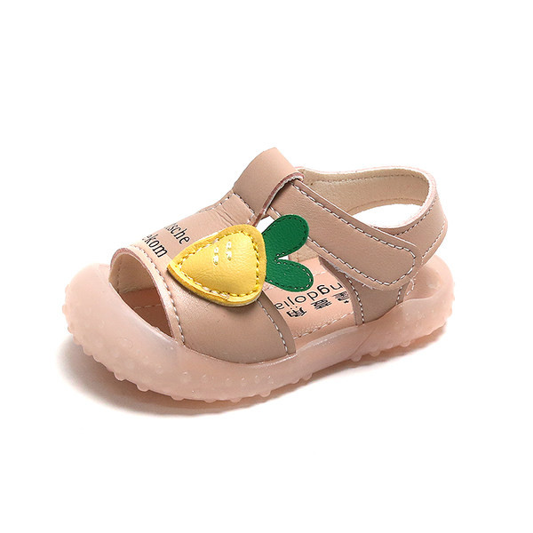 Uus 3D-rakendusega beebisandaalide mudel tüdrukutele