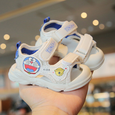 Takjakinnituse ja värvilise aplikatsiooniga beebisandaalid