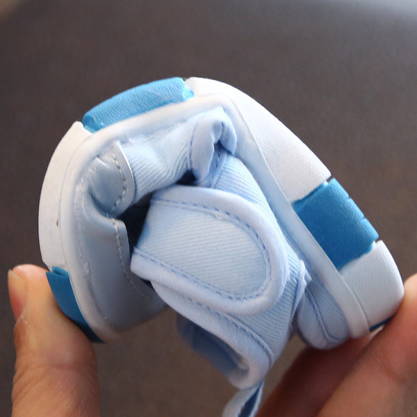 Бебешки сандали с лепенка и мека подметка 