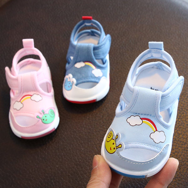 Бебешки сандали с лепенка и мека подметка 