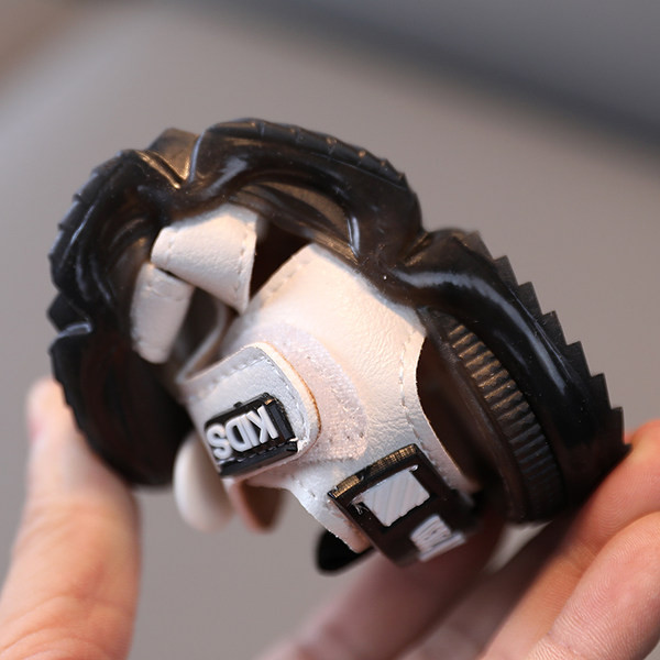 Uus mudel helendava tallaga ökonahast beebisandaalid