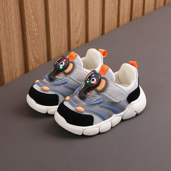 Ανοιξιάτικα παιδικά παπούτσια με τραχιά σόλα