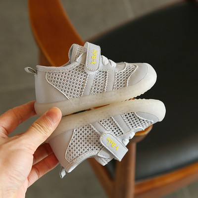 Mugava tallaga tavaline mudel beebidele