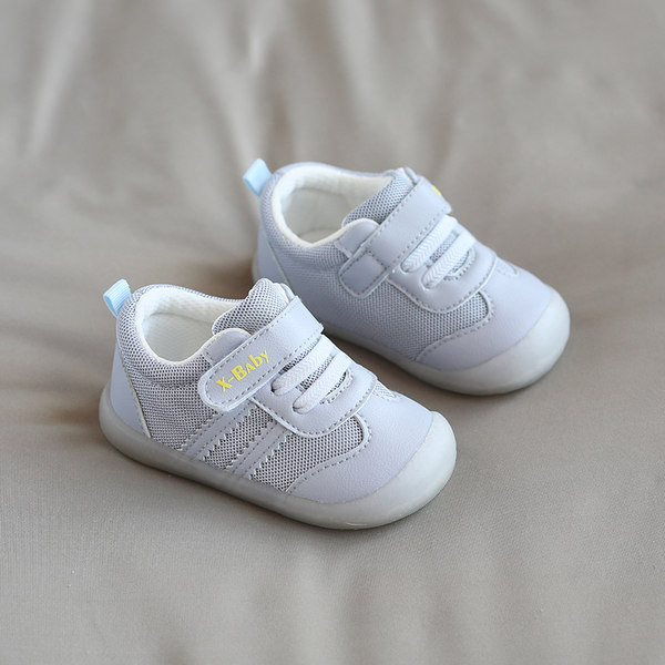 Mugava tallaga tavaline mudel beebidele