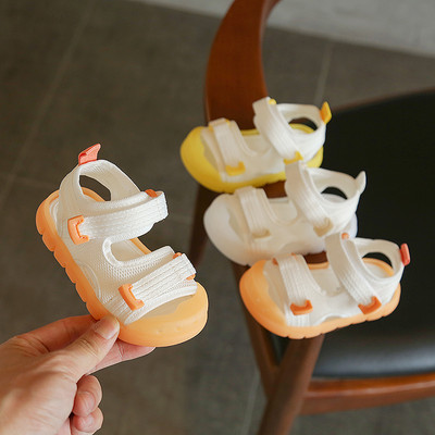 Бебешки ежедневни сандали с лепенки в три цвята