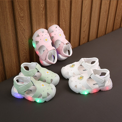 Бебешки сандали от еко кожа и светеща подметка