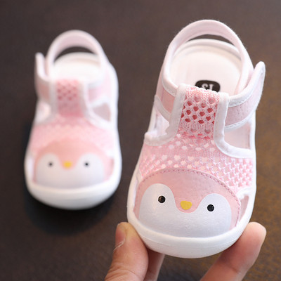 Võrgusilma ja pingviini kaunistusega beebisandaalid