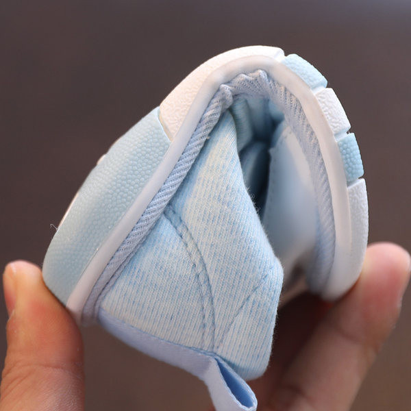 Tikandi ja 3D elemendiga beebikingad