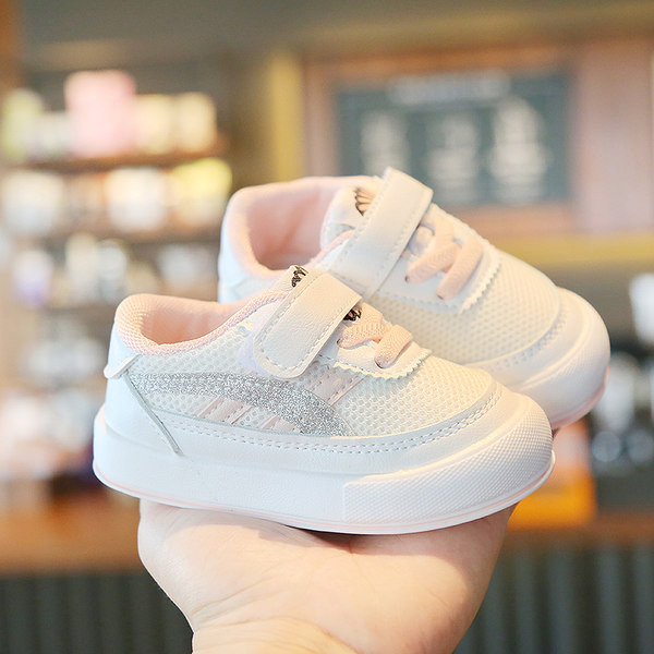 Paelte ja takjakinnitusega beebitossud