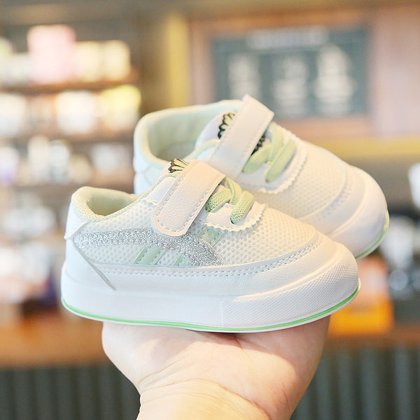 Paelte ja takjakinnitusega beebitossud