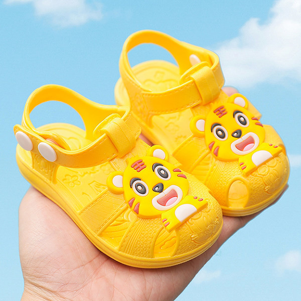 Aplikatsiooniga kummisandaalid beebidele