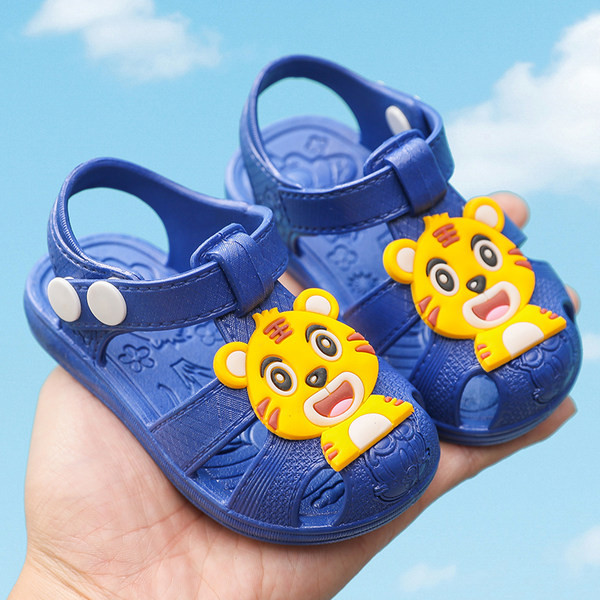 Aplikatsiooniga kummisandaalid beebidele