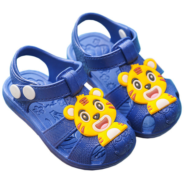 Aplikatsiooniga kummisandaalid beebidele