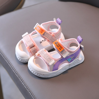 Παιδικά σανδάλια με  στερέωση velcro και επιγραφές σε τρία χρώματα