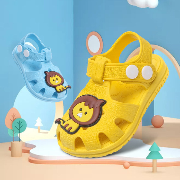 Aplikatsiooniga suvised kummist sandaalid