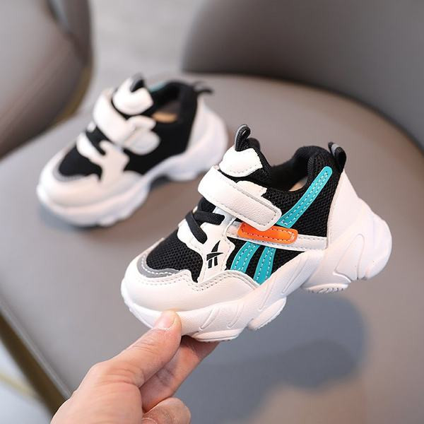 Бебешки маратонки с велкро лепенки и груба подметка