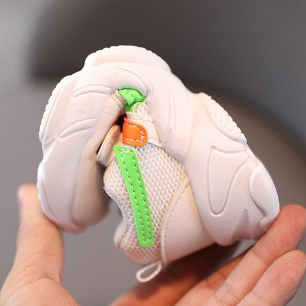 Бебешки маратонки с велкро лепенки и груба подметка