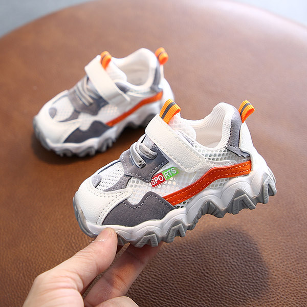 Beebi tossud pealkirja ja takjakinnitusega