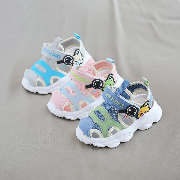 Nelja värvi kleebistega beebisandaalid - tüdrukutele ja poistele