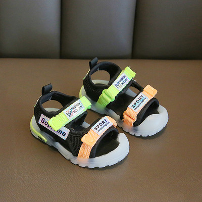 Παιδικά σανδάλια με επιγραφή και  στερέωση velcro σε διάφορα χρώματα