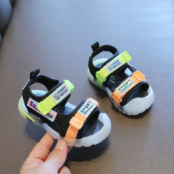 Mitmes värvitoonis kirja ja kleebisega beebisandaalid