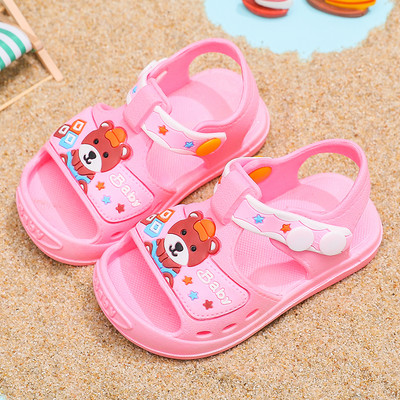 Aplikatsioonidega suvised beebikummist sandaalid