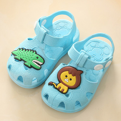 Aplikatsioonidega suvised beebikummist sandaalid