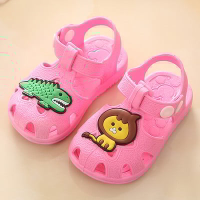 Aplikatsioonidega suvised beebikummist sandaalid