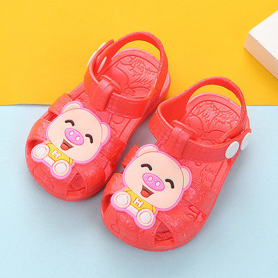 Aplikatsioonidega suvised beebikummist sandaalid