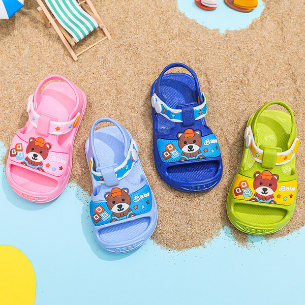 Aplikatsioonidega suvised beebikummist sandaalid