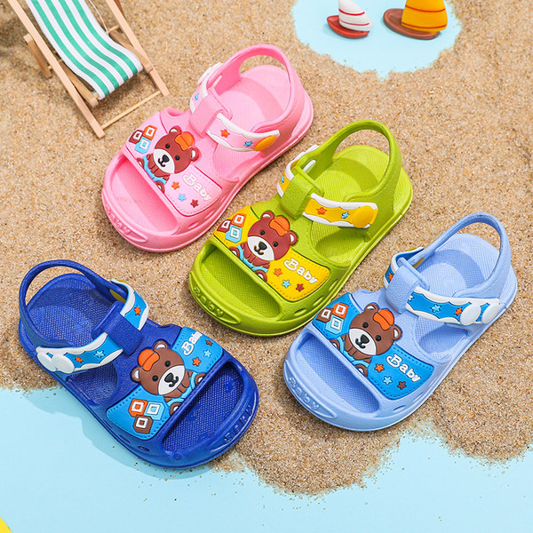 Aplikatsioonidega suvised beebikummist sandaalid