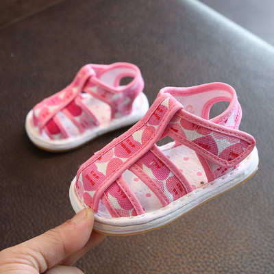 Lappide ja pehme tallaga beebisandaalid