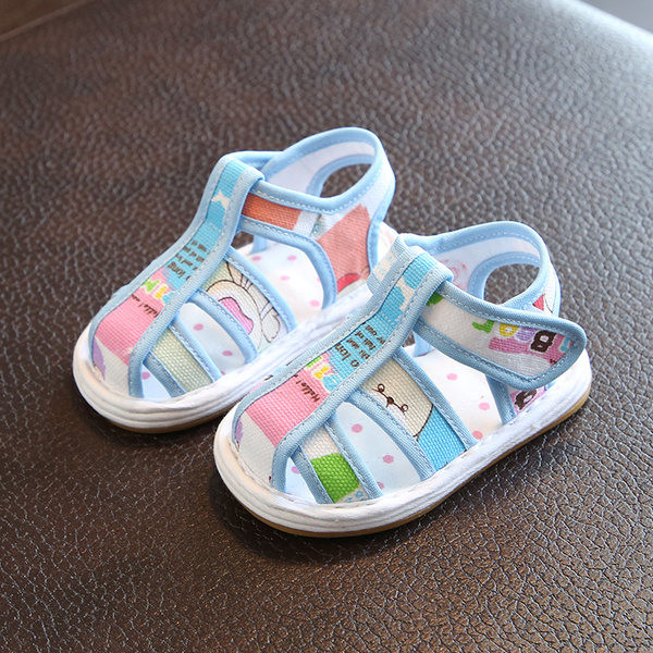 Lappide ja pehme tallaga beebisandaalid