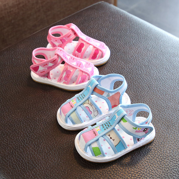 Lappide ja pehme tallaga beebisandaalid