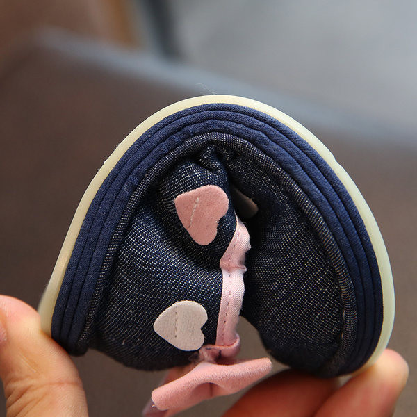 Beebi kingad tüdrukutele ja pehme tallaga - mitu mudelit