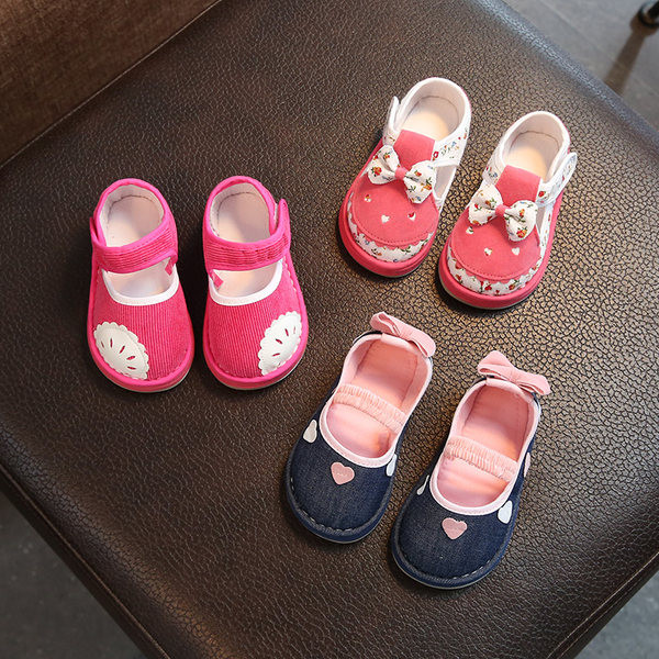 Beebi kingad tüdrukutele ja pehme tallaga - mitu mudelit